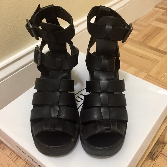 Steve Madden Shoes - Steve Madden Schoolz Sandals